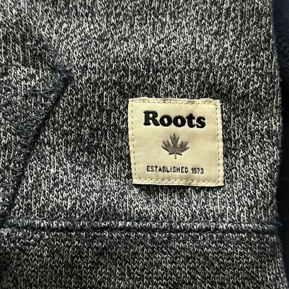 Roots Kids zip up navy blue sweatshirt jd - Picture 6 of 7